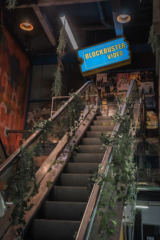 反乌托邦的恣意天堂 | 英国老旧购物中心的重生设计-17