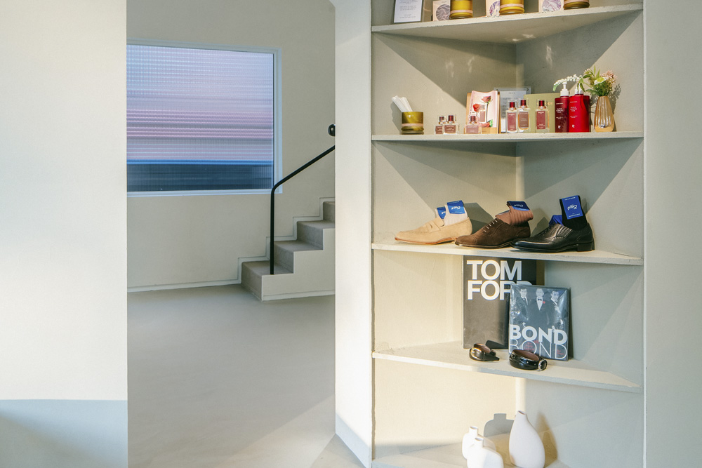 首尔白色与原木高级男装店 尽显简约魅力-6