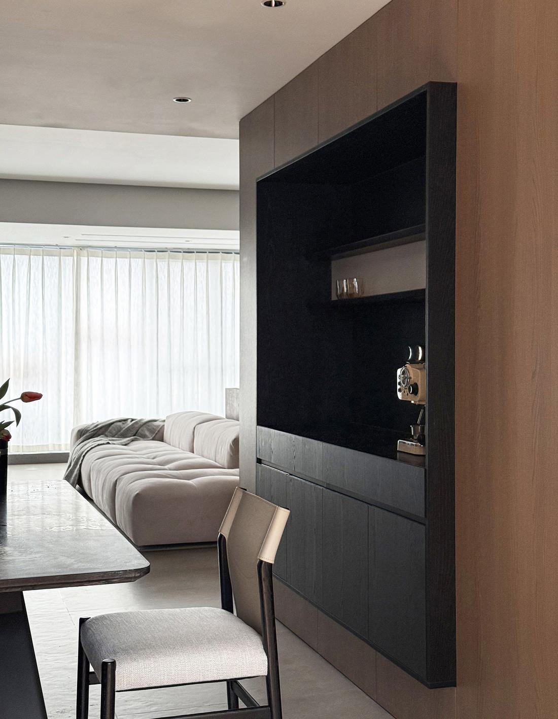 意式极简下的温暖叙事:一个家的呼吸与成长-29