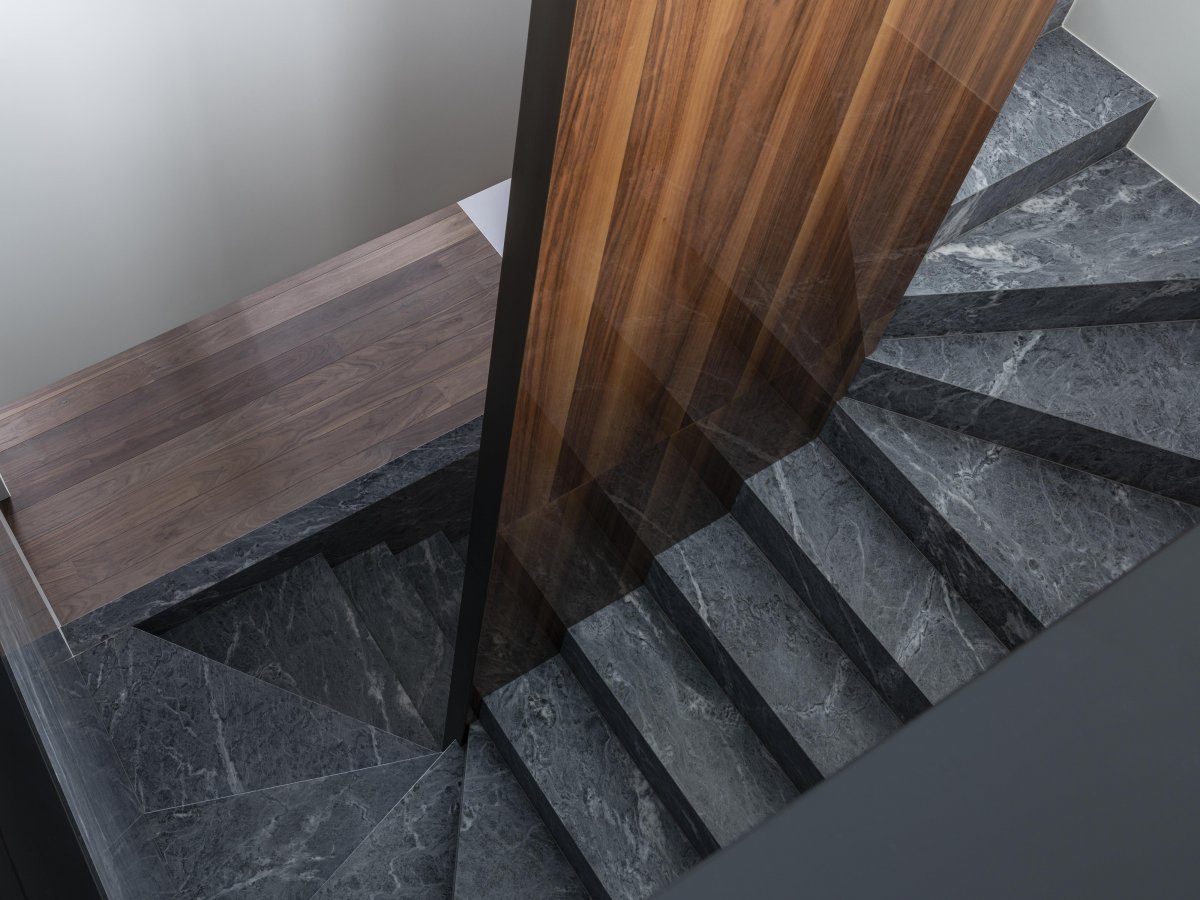 Luc Tuymans 和 Carla Arocha 的安特卫普顶层公寓,新古典主义风格设计-4