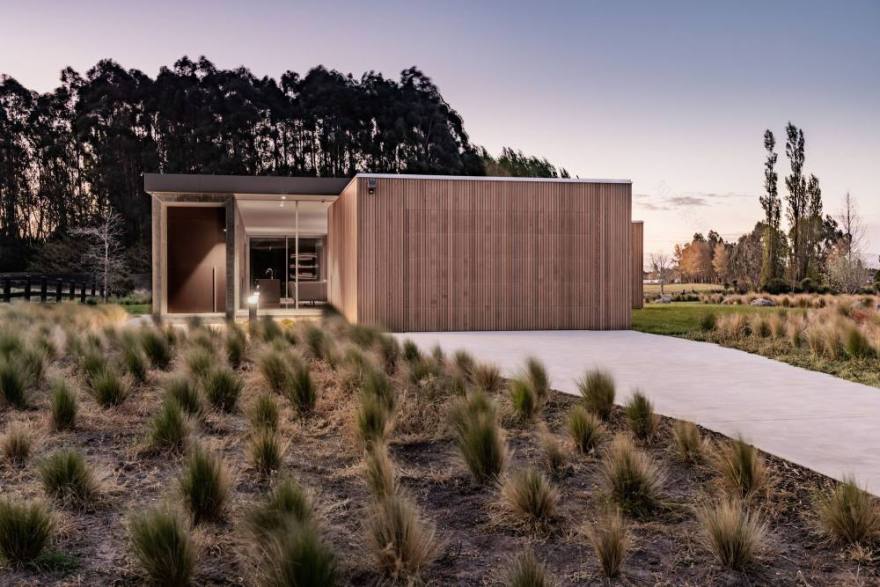 新西兰度假别墅“飞马之家” · 极简主义与自然融合的设计-23