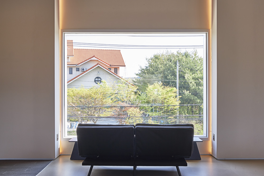 具有现代氛围的两层大型烘焙咖啡馆室内设计专业公司-18