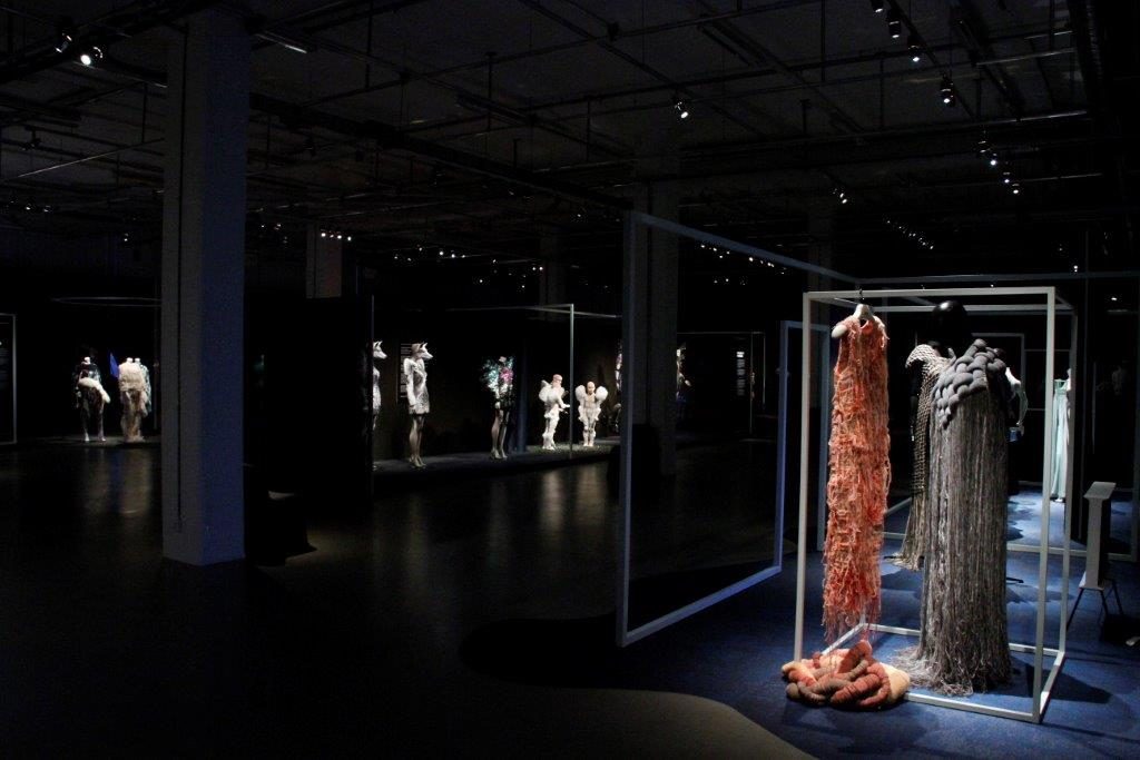 丨Oddbirds与策展人Cay Bond合作-13