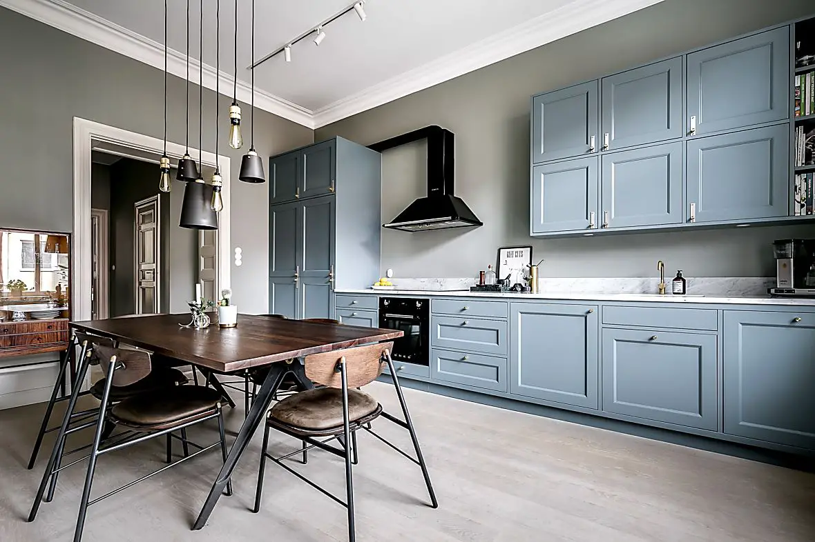 瑞典古典公寓的复古工业蓝灰色设计-1