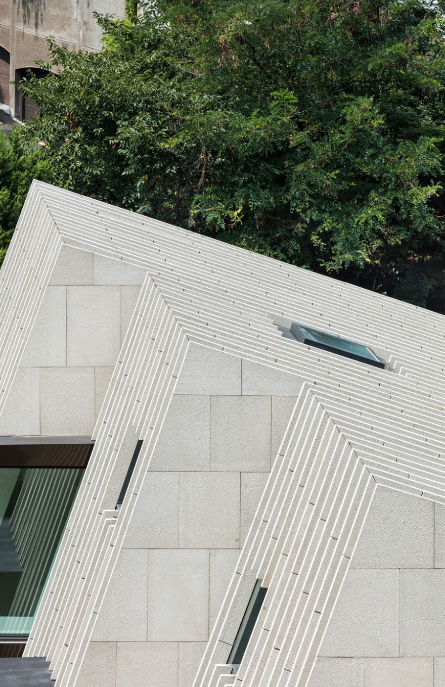 A Unique Mountainside Home in Seoul, South Korea-9