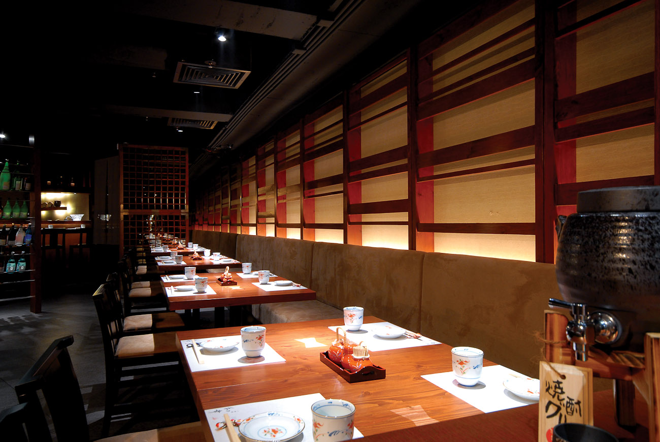 和幸精致日本料理餐厅

注：Wako音译为和幸，一般餐厅名字会采用音译，这里结合语境推测是餐厅名，Fine Japanese Dining直译为精致的日本餐饮，结合常见表达习惯，处理成精致日本料理餐厅 丨LUI design+associates-12