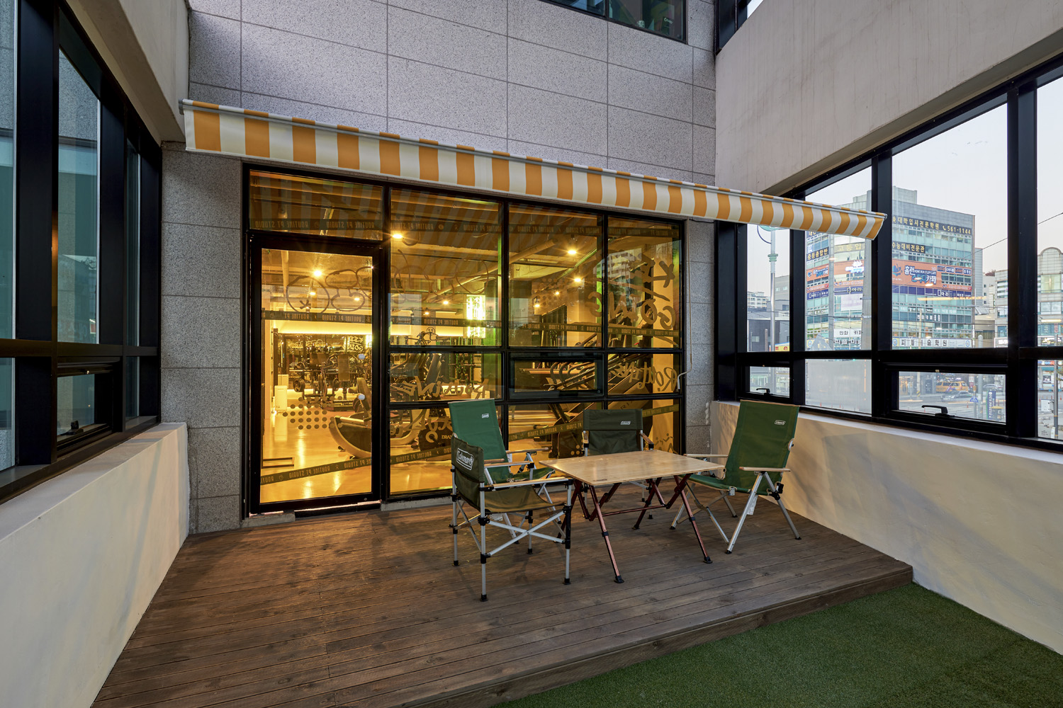 照明点睛 50 平小店的时尚室内设计-16