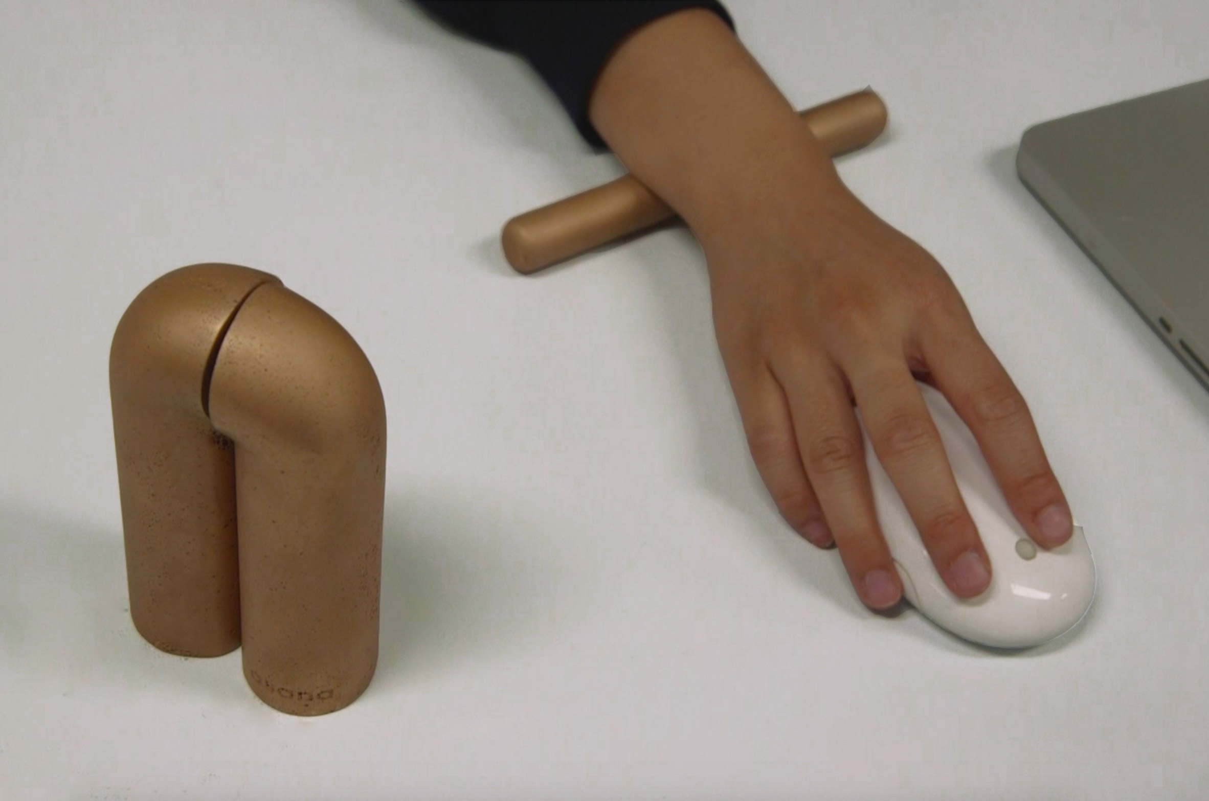 Mirjam de Bruijn create tools to help desk workers improve their posture-12