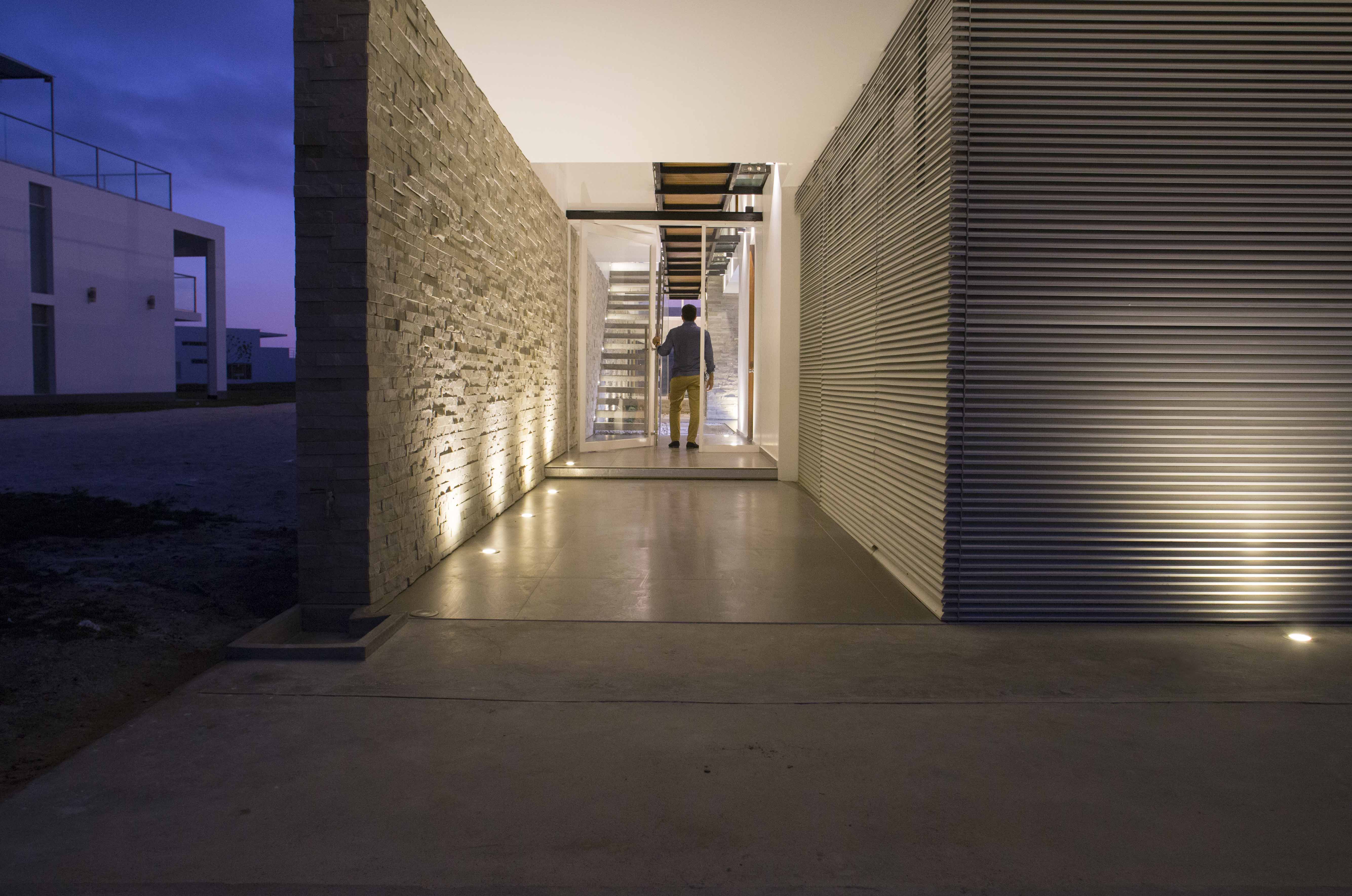 三立方体秘鲁海滩别墅 | 创新空间设计,三家庭共享和谐生活-53