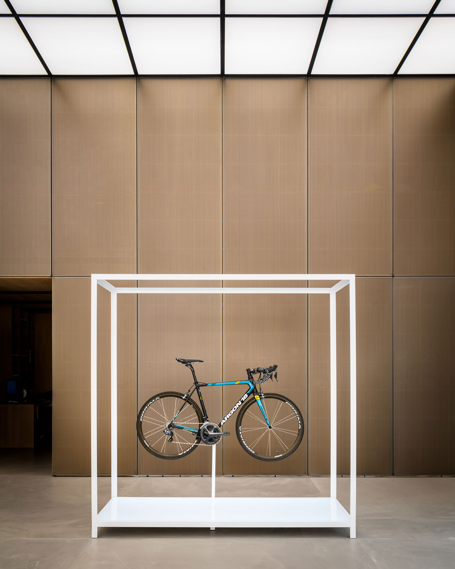 United Cycling LAB & Store in Lynge, Denmark by Johannes Torpe.-10