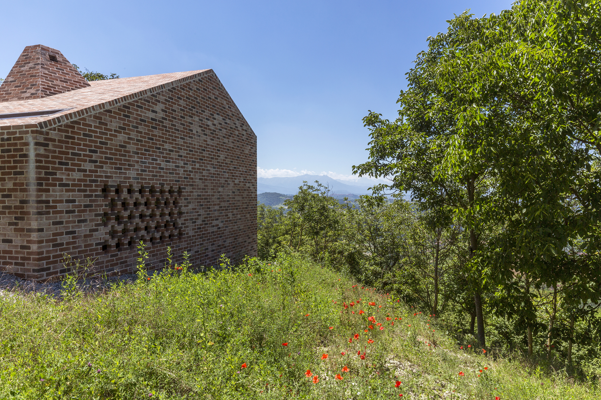 A Window on the Langhe House  / Studioata-31