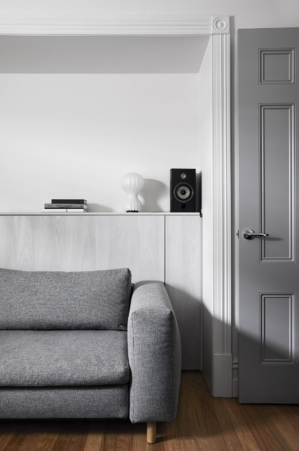 金色的;金黄色的;金的;金制的-180