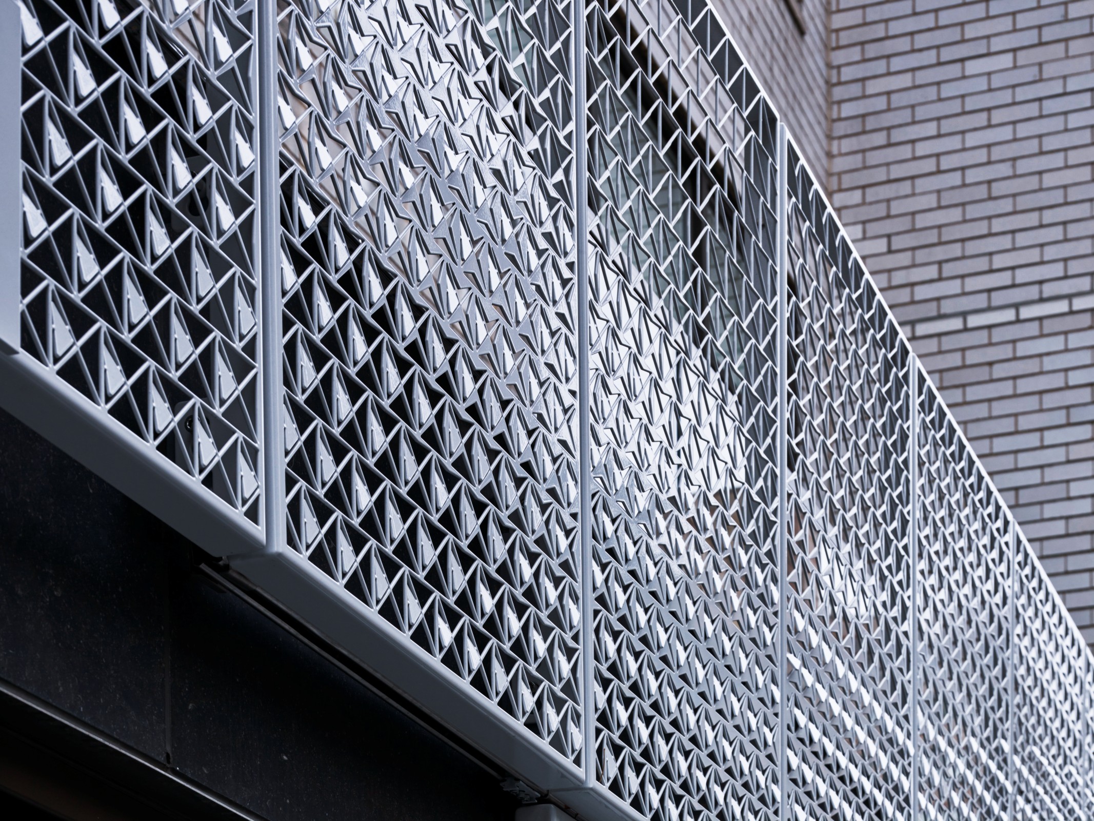 波浪金属屏风演绎商业空间新概念-13