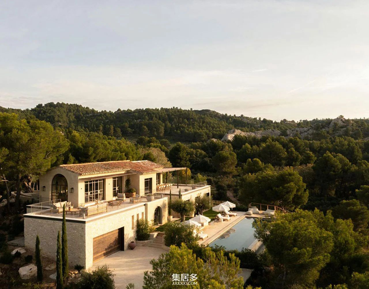 普罗旺斯山巅现代童话别墅丨法国-0