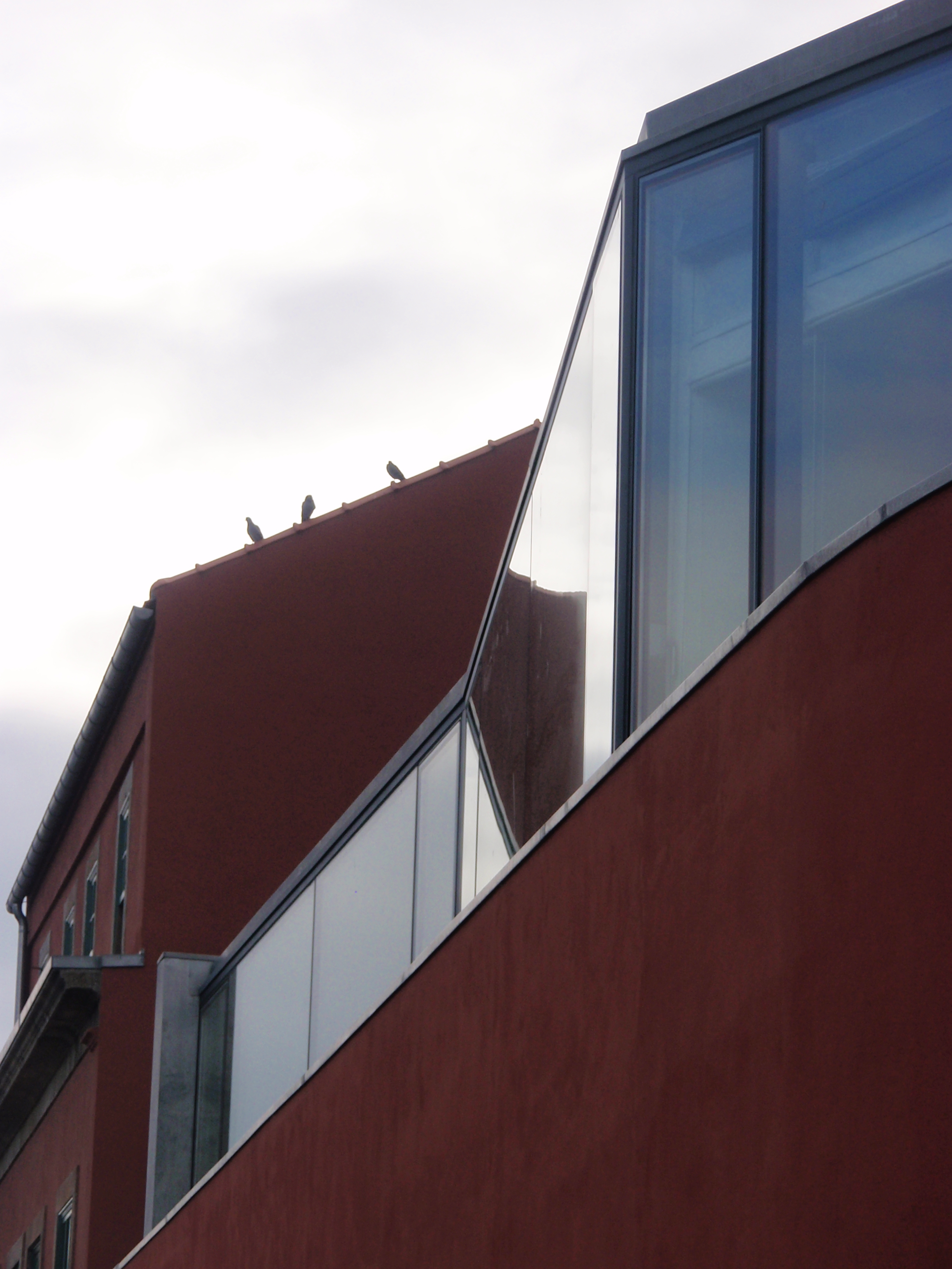 波尔图河畔的复古建筑重生-9