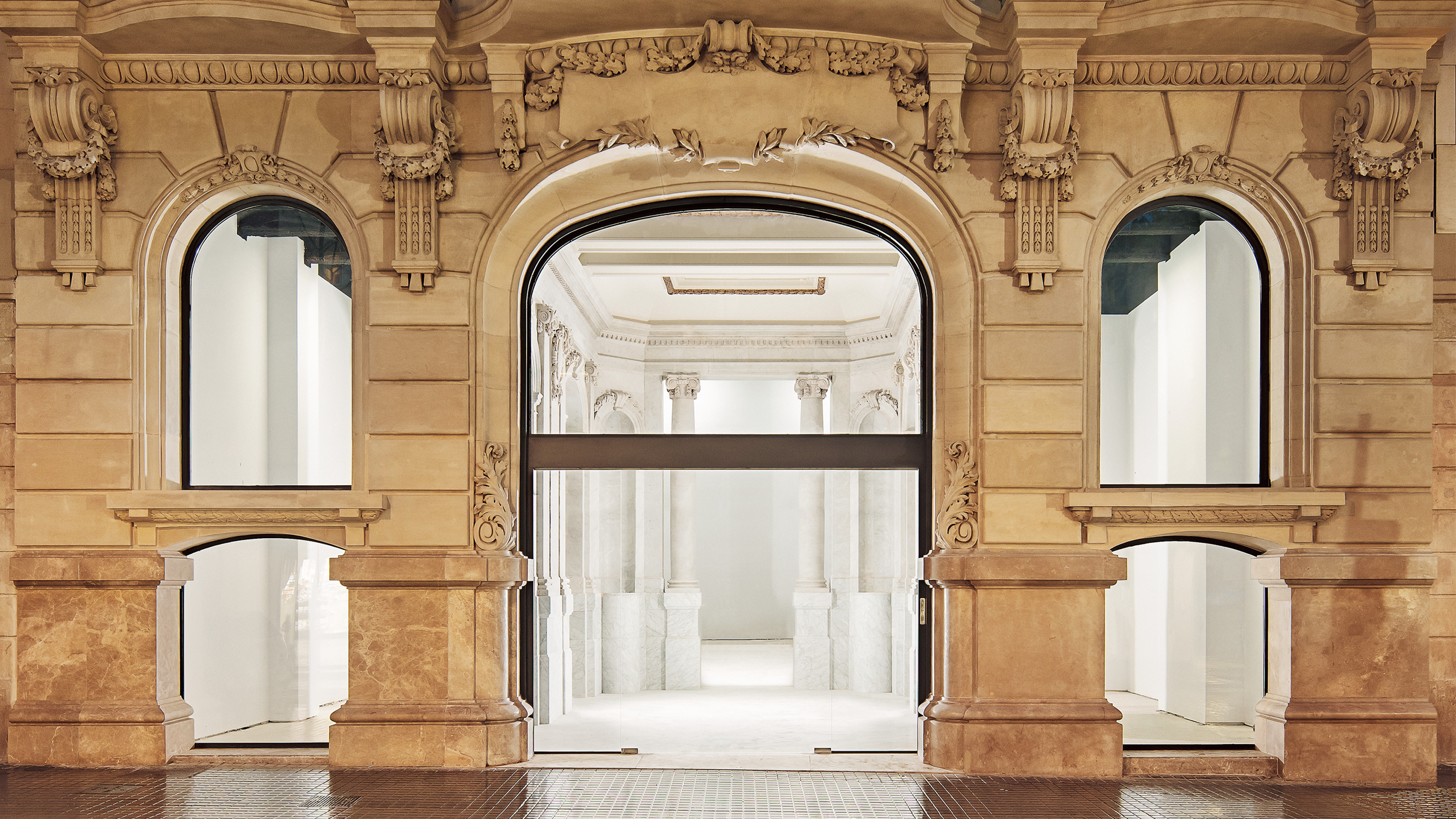 巴塞罗那旧酒店翻新 | 历史元素与现代功能的完美融合-0