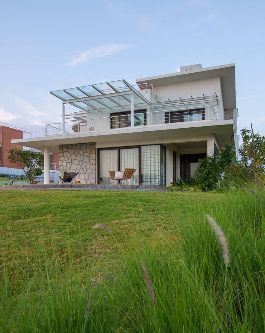 Clover Villa by Mistry Architects-5