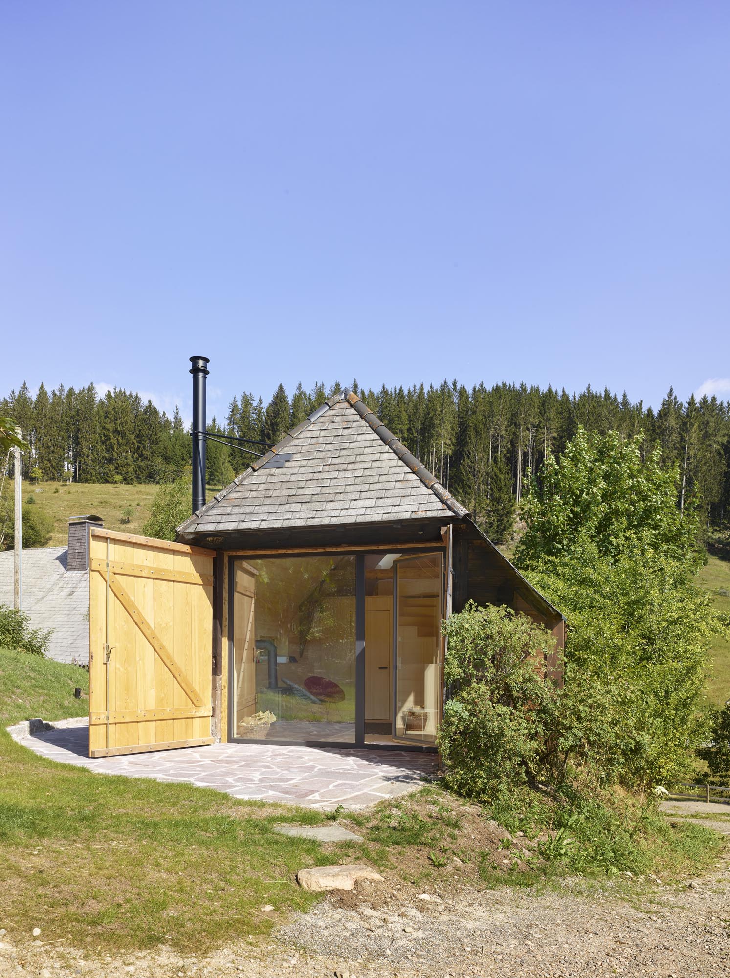 德国黑森林 1000 米高空的环保小屋-29