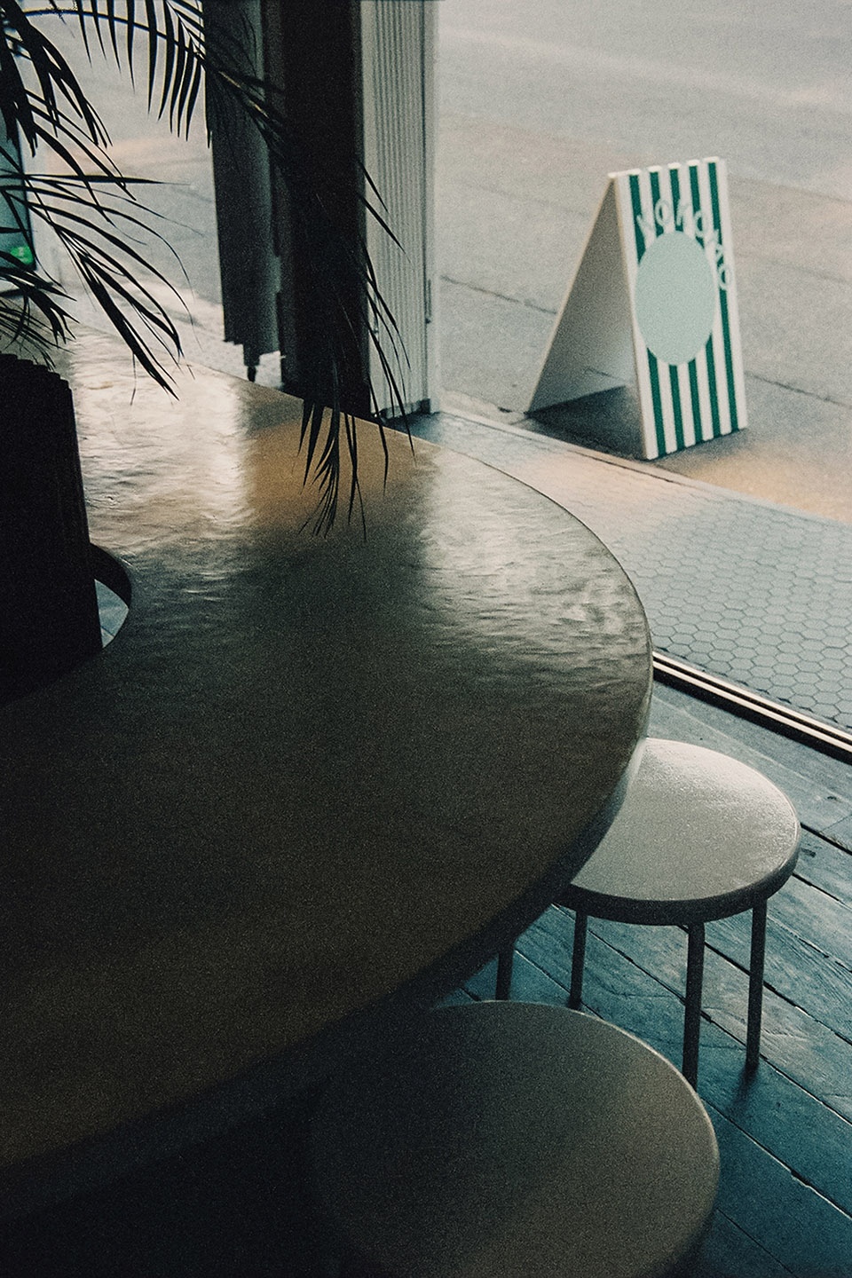 温哥华中国城 Kokomo 咖啡馆 | 自然材料打造社交共享空间-18