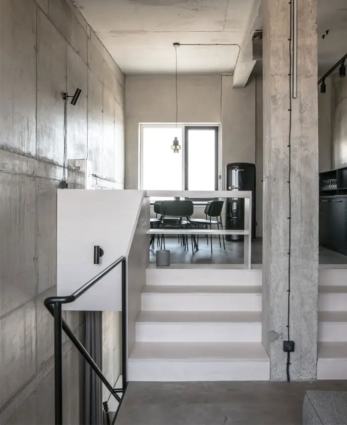 垂直 loft 工业风设计 | 混凝土、木头和金属的完美融合-6