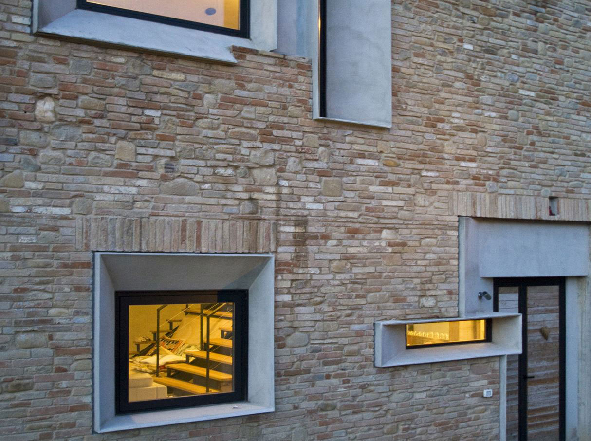 巴里拉里建筑师事务所重建意大利里帕特朗索内的一处乡村住宅-51