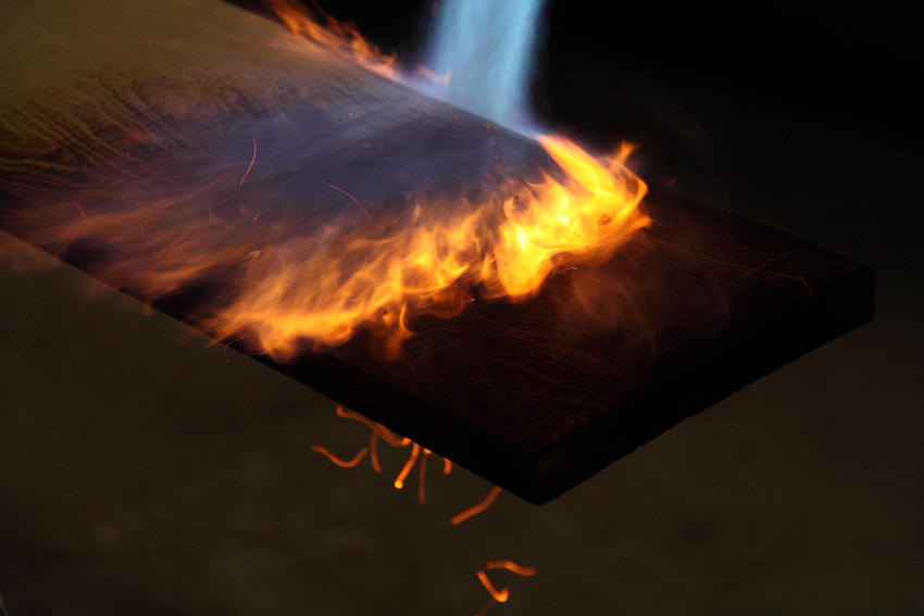 西班牙文化遗址旁的可逆式木钢展馆-38