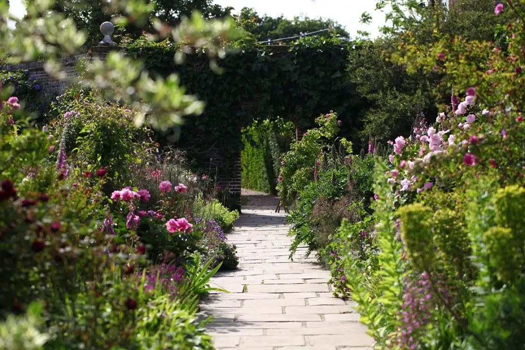 一个设计，一个栽种，夫妻协力打造的复古花园-18