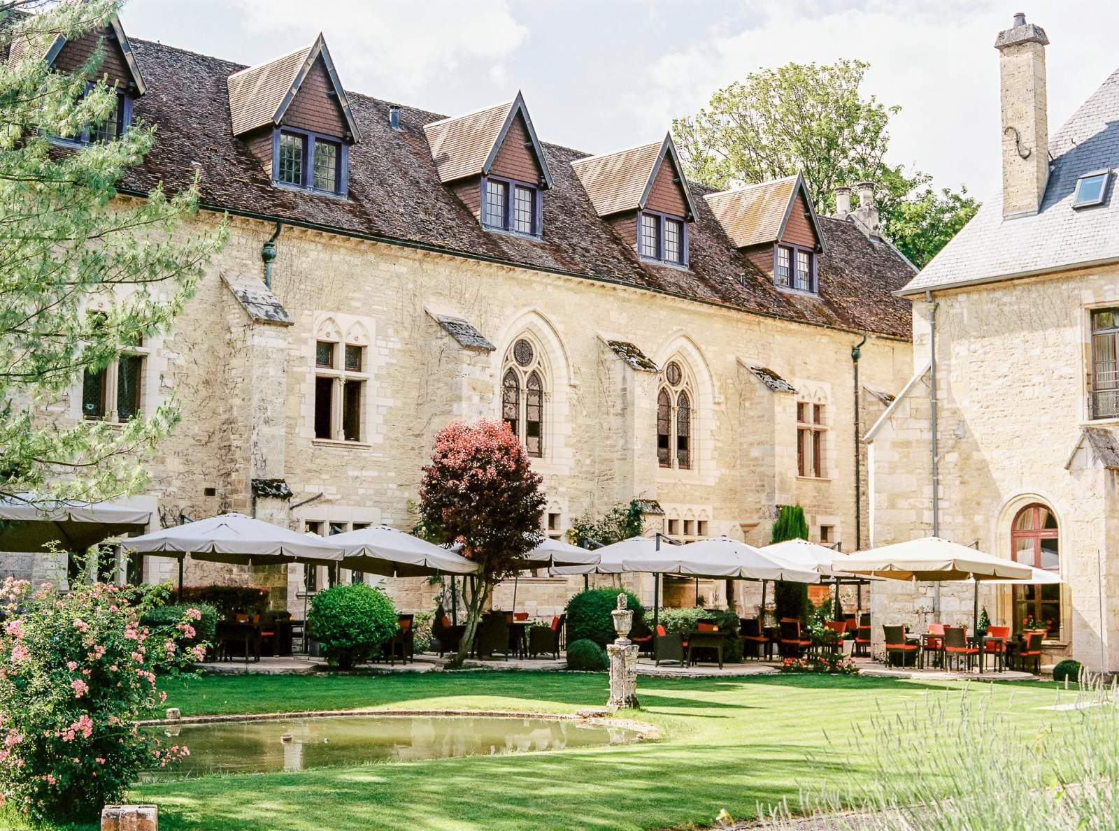 阿巴耶德拉比西耶餐厅家具布置项目丨法国丨Poitoux-3