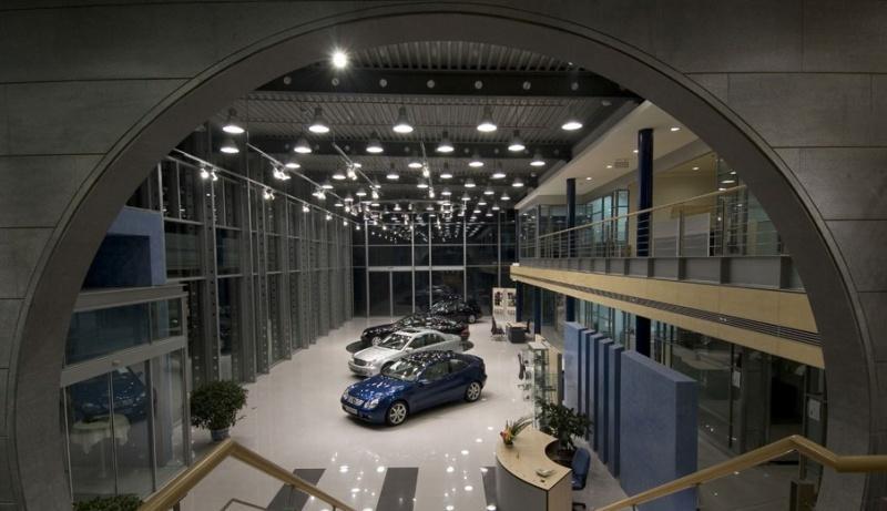 奔驰北京天安店4S店设计展示-8