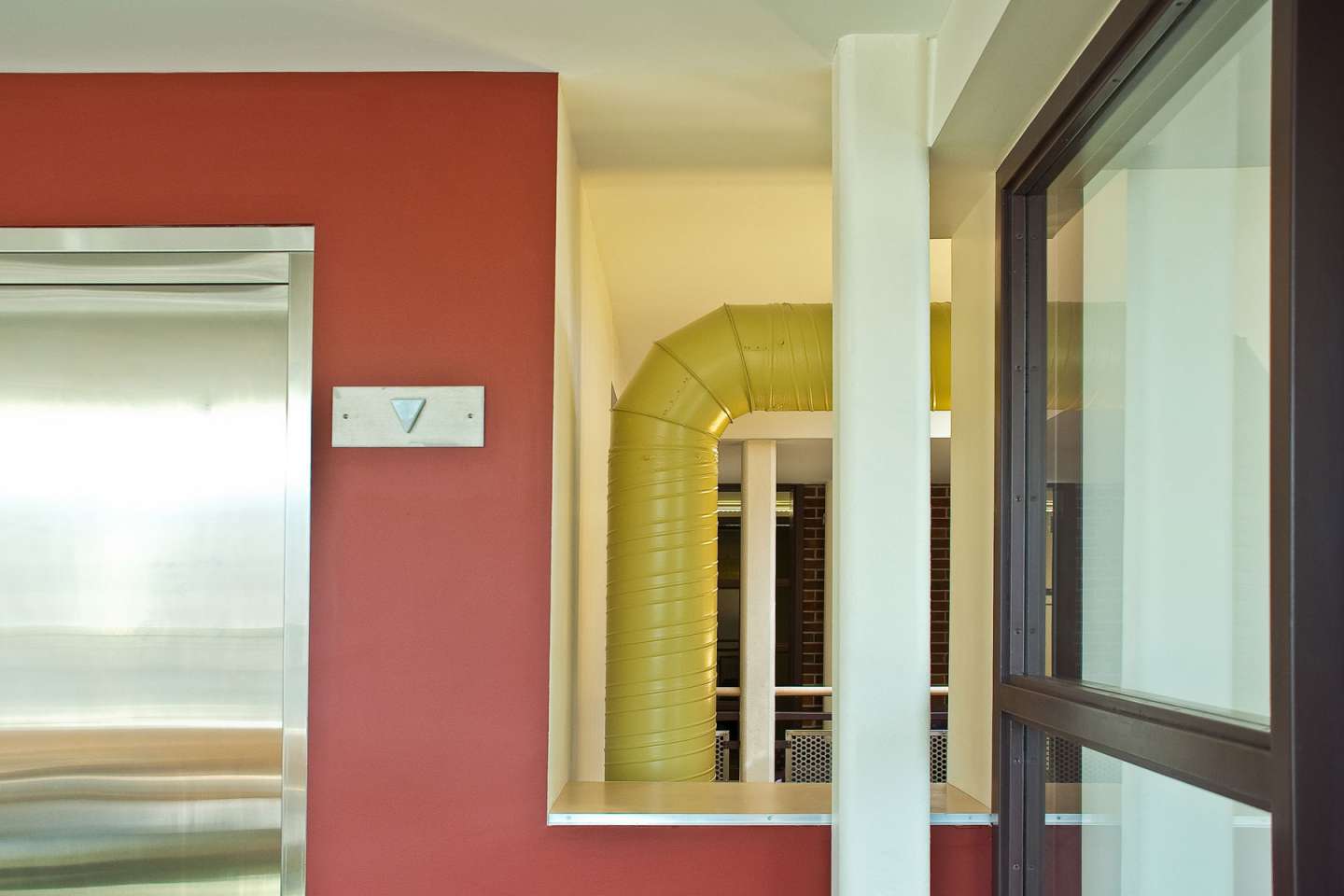 米德尔塞克斯社区学院许可机构——伯克希尔公寓（注：这里假设MCLA是米德尔塞克斯社区学院许可机构，如果没有更多背景信息，MCLA难以精准判断一般MCLA可能指米德尔塞克斯社区学院许可机构，但也可能有其他含义，比如莫霍克谷社区学院联盟等若这不是你想要的结果，请提供关于MCLA的更多背景信息） 丨美国丨Kuhn Riddle Architects-18