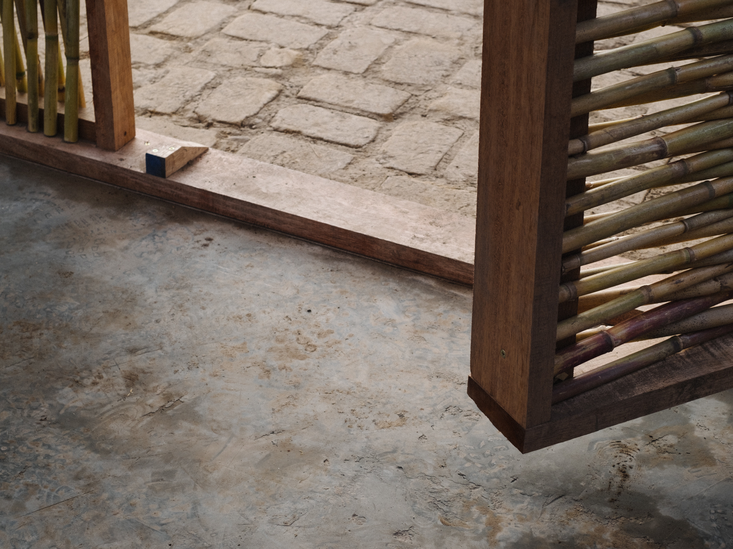 秘鲁帕查卡马克考古遗址的儿童与考古学家共享空间-29