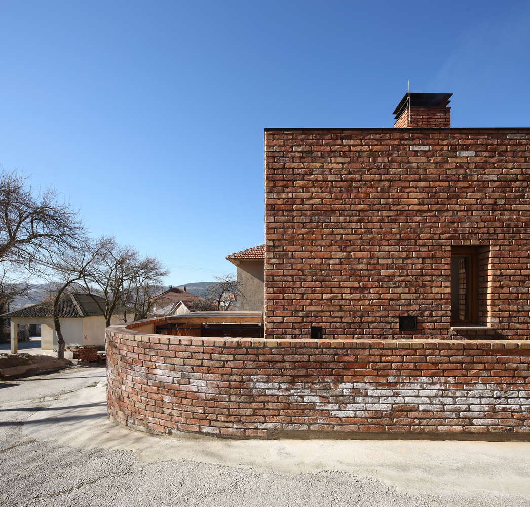 回归传统的 Bosnian 之家 | Hiža Mišljenova House-35