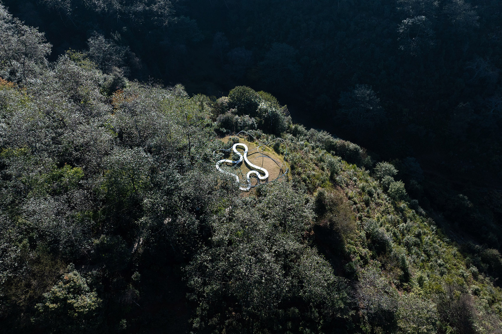大理无量山一朵茶花高原剧场丨中国大理丨孔祥伟工作室-7
