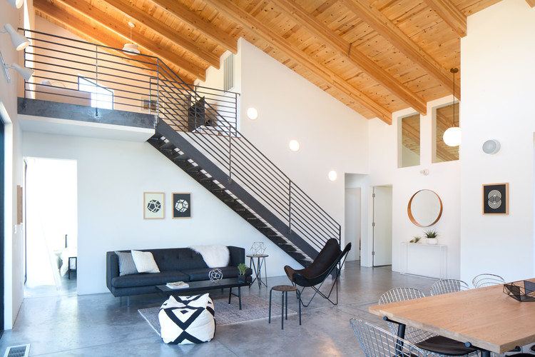 加州阳光红木现代度假屋-7