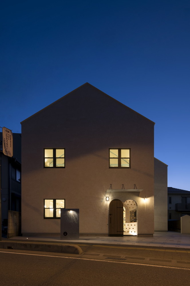 邻里之窗 | 有机设计建筑的两层商业大楼-39