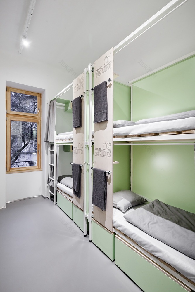 布达佩斯百年建筑变身为 98 床位青年旅舍-73