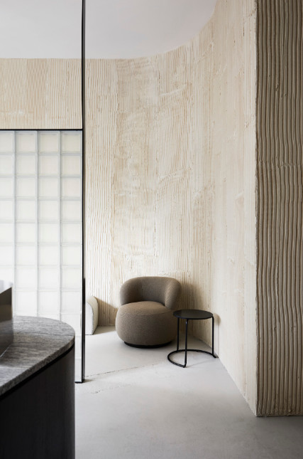 金色的;金黄色的;金的;金制的-83