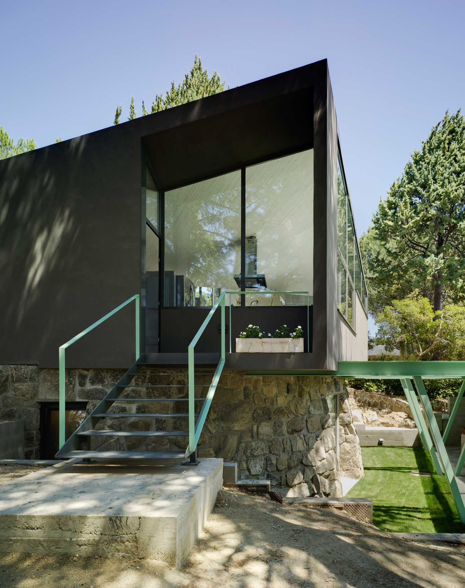 House Built Over a Former City Water Tank in Madrid by Valdivieso Arquitectos-10