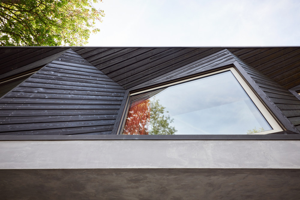 法国 V 字住宅 | 嵌入林间的自然几何空间-22