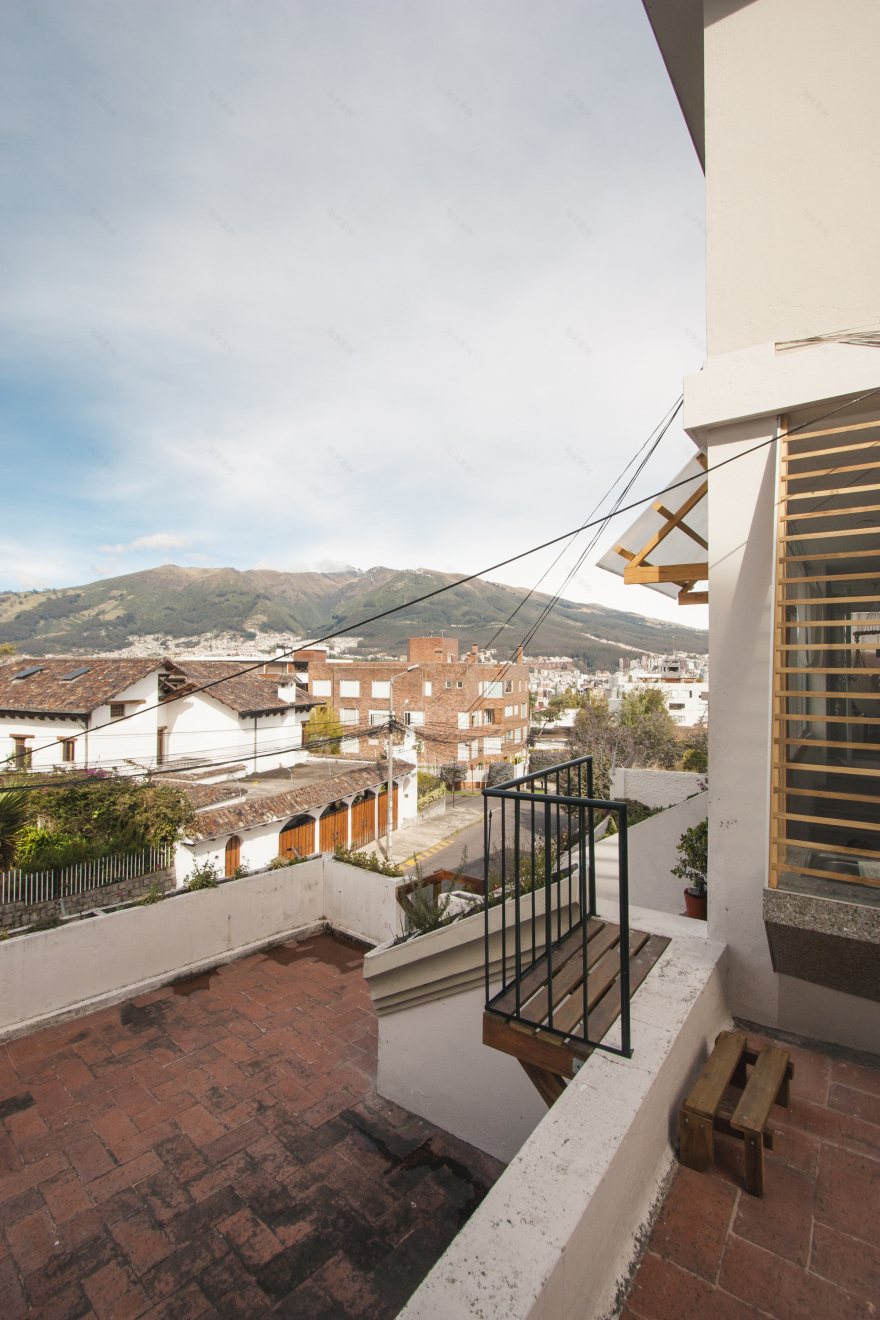 House in a Corridor / ESEcolectivo Arquitectos-35
