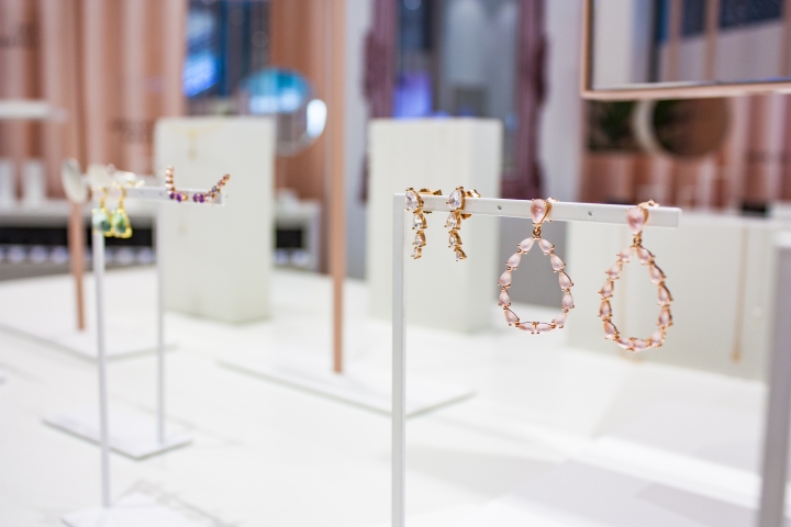 西班牙 SINGULARU 时尚珠宝店打造无界限购物体验-21