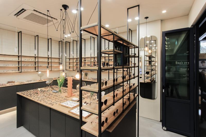 现代简约 12 平米眼镜店设计-15