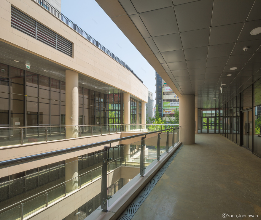 分层露台公寓 | 商业区里的宜居设计-13