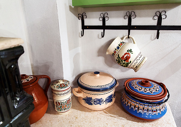 带罗马尼亚风格的彩色乡村住宅丨罗马尼亚布加勒斯特-30