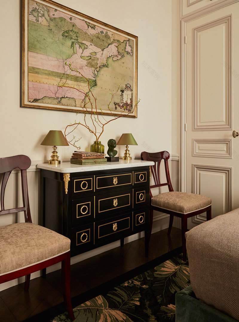 巴黎经典法式公寓的活力彩绘-11