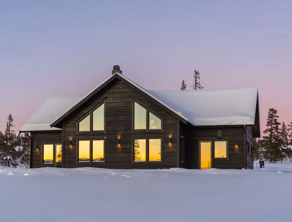 现代 Scandinavian 暗色调木屋设计-22