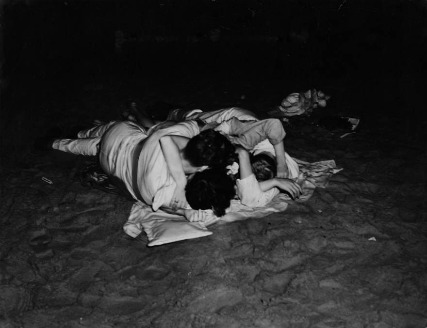 热情沙滩上的浪漫瞬间-15