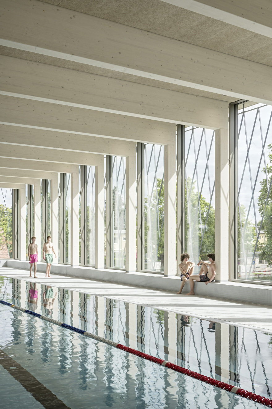 Public Swimming Pool Großfeldsiedlung / Illiz Architektur-22