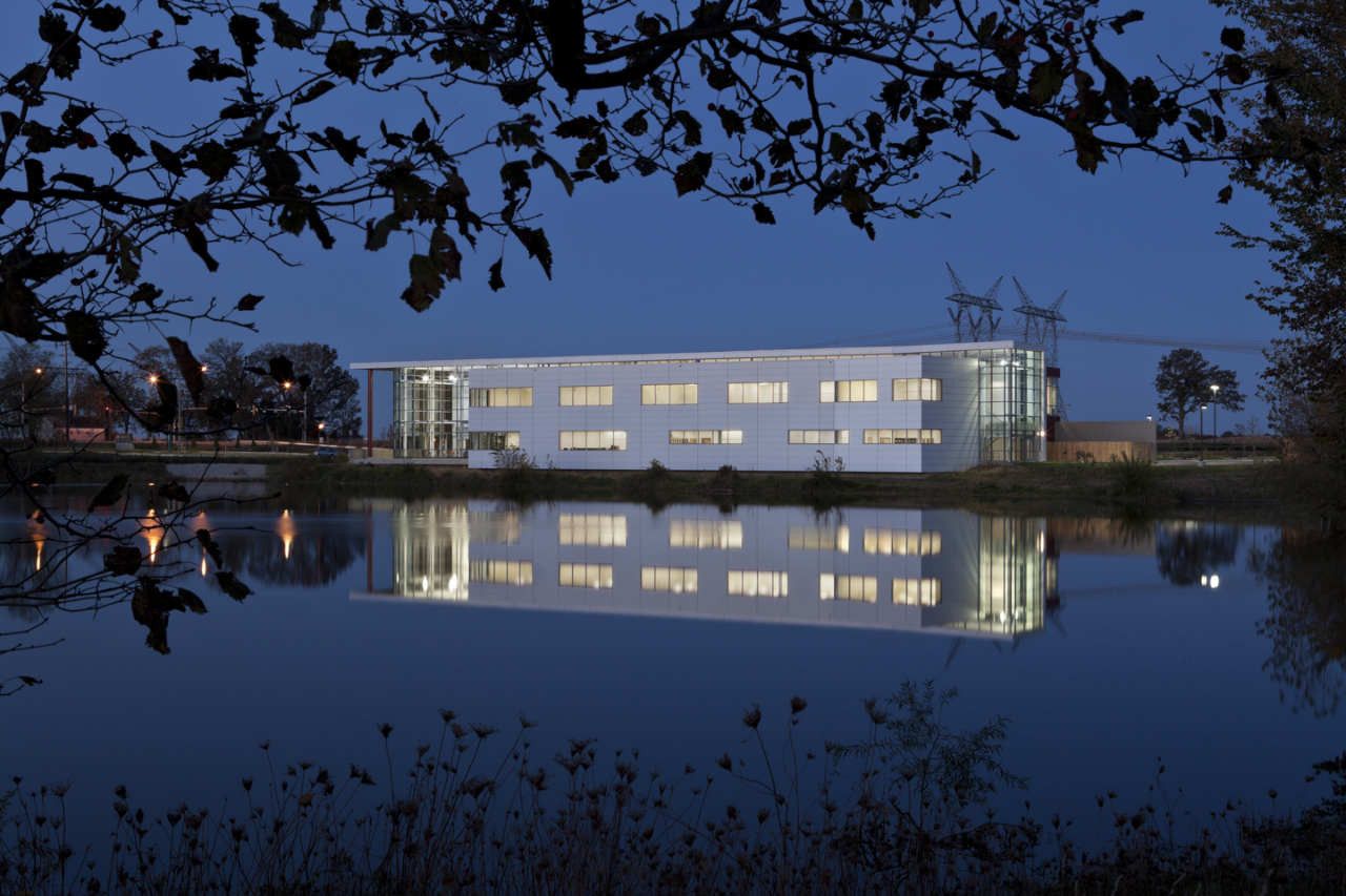 湖畔独立校园，集学习休闲于一体的 Waubonsee Community College Plano Classroom Building-22