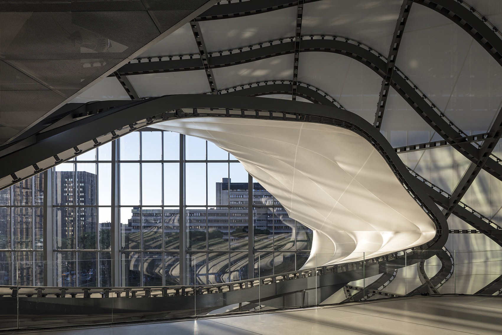 新罗马EUR会议中心和酒店 & “云” / FUKSAS-41